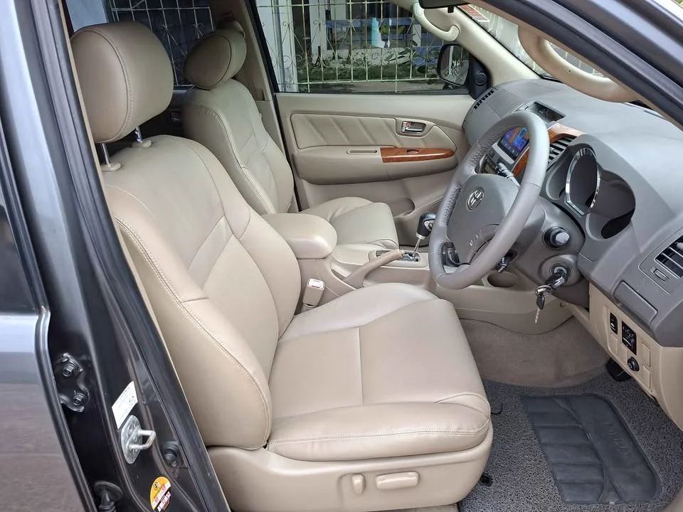 2010 Toyota Fortuner I 2