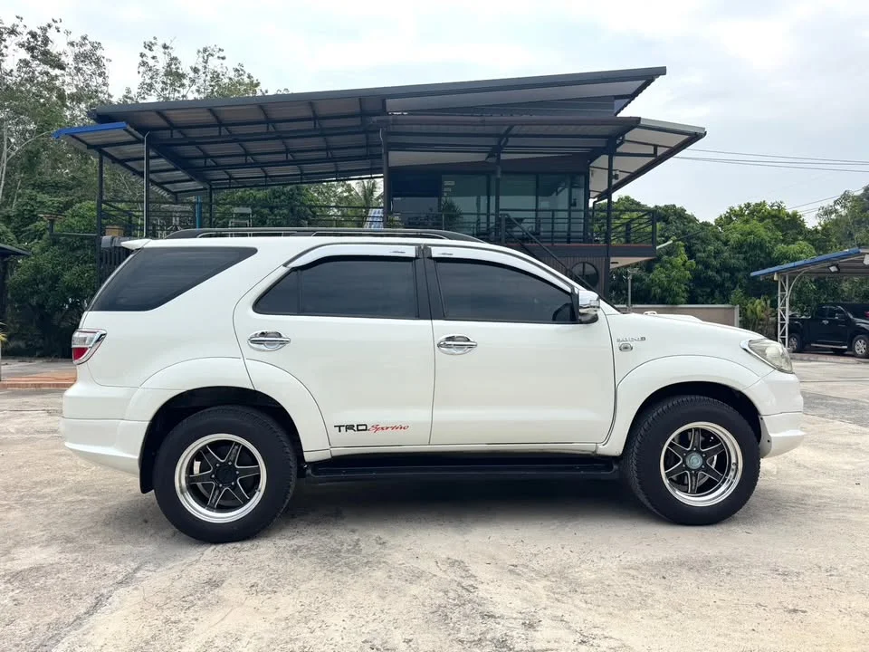 2010 Toyota Fortuner I 2