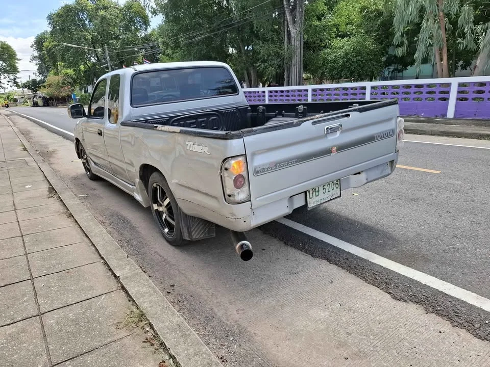 2003 Toyota Hilux Tiger VI 2