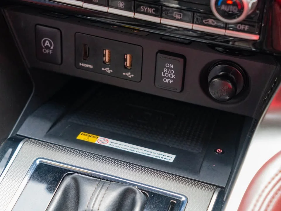 2024 Mitsubishi Pajero Sport III 2