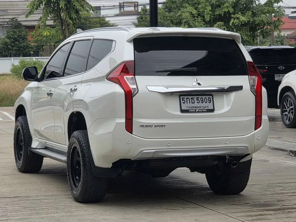 2016 Mitsubishi Pajero Sport III 2