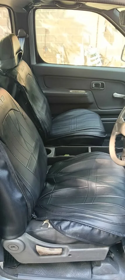 2000 Nissan Frontier I 3