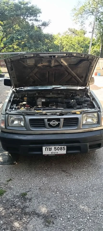 2000 Nissan Frontier I 2