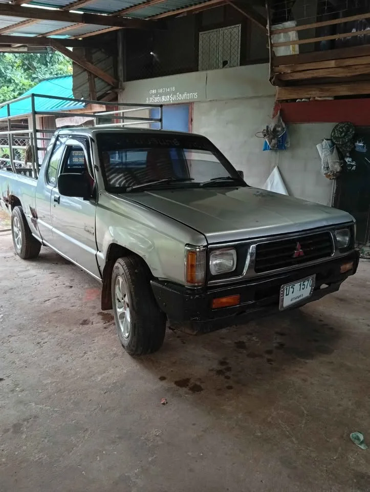 1995 Mitsubishi Triton II 2