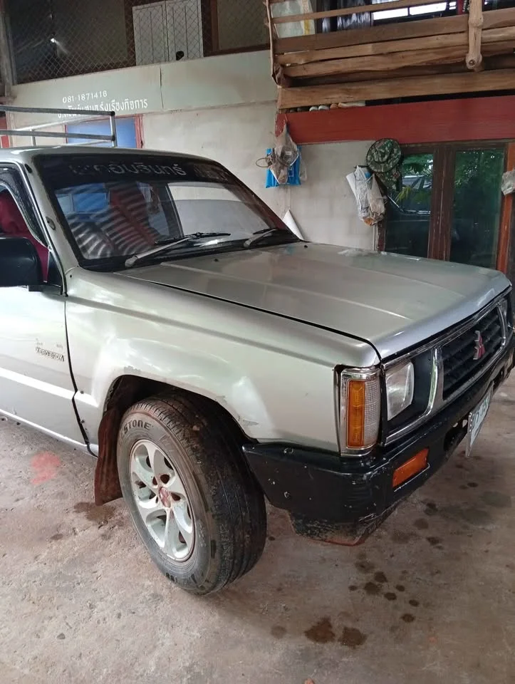 1995 Mitsubishi Triton II 3
