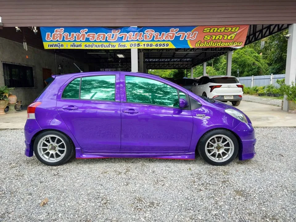 2010 Toyota Yaris II 2
