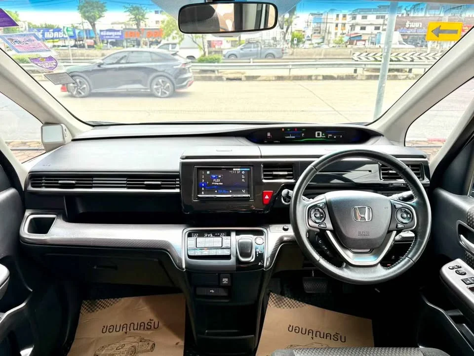 2020 Honda Stepwgn V 2