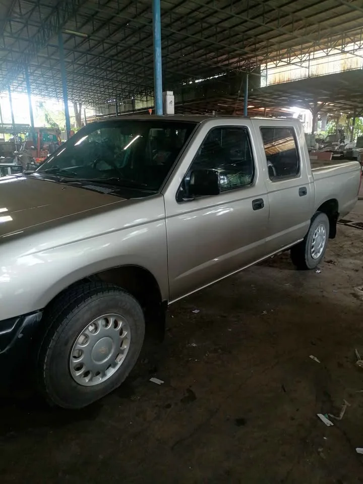 1997 Nissan Frontier I 3