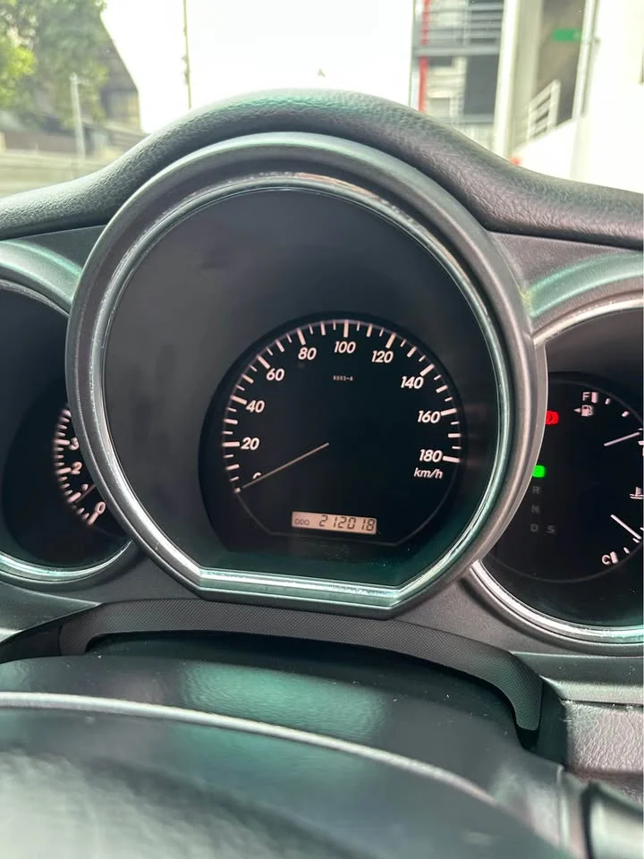 2004 Toyota Harrier II 2