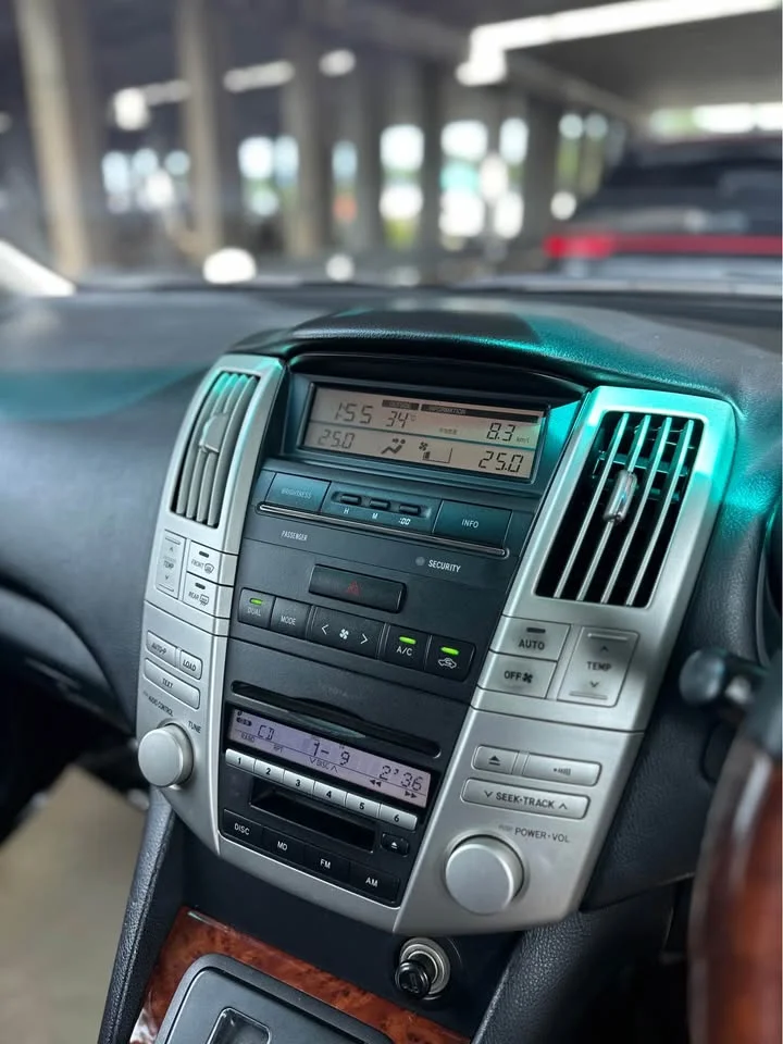 2004 Toyota Harrier II 3