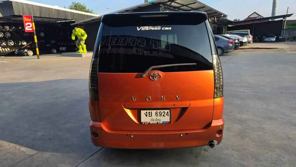 2002 Toyota Voxy I 3