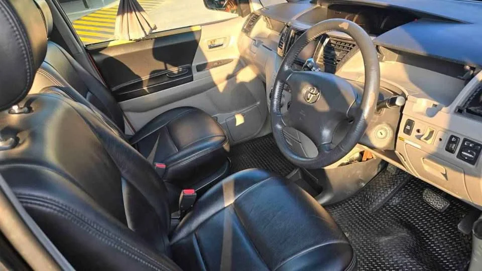 2002 Toyota Voxy I 2