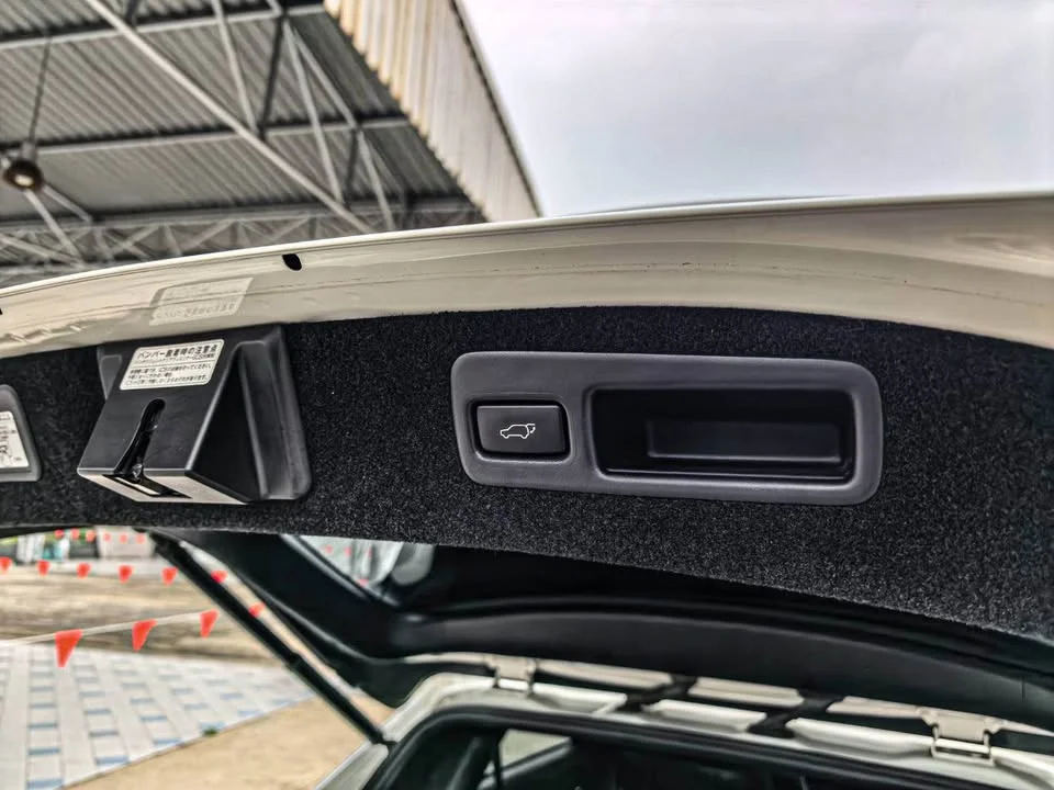 2015 Toyota Harrier III 2