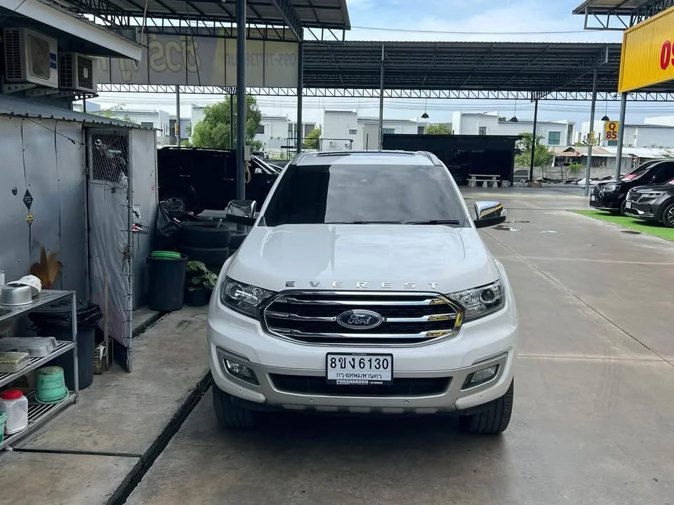 2019 Ford Everest II 2
