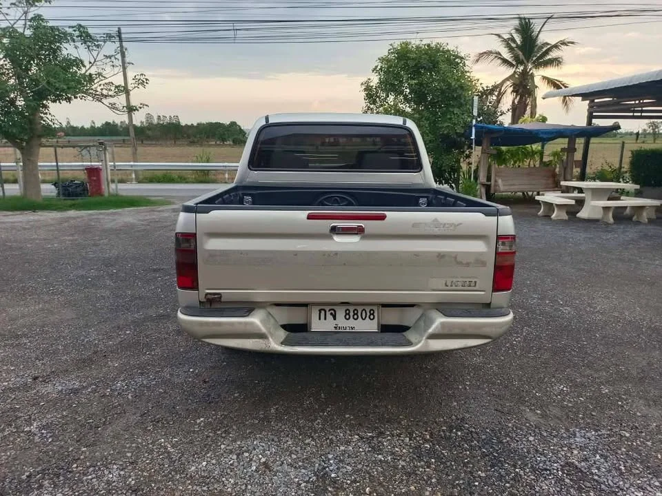 2004 Toyota Hilux Tiger VI 3