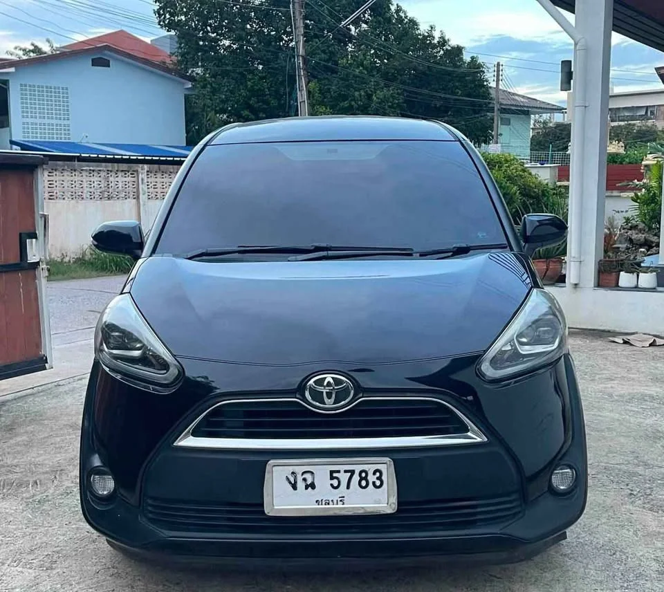 2017 Toyota Sienta II 2