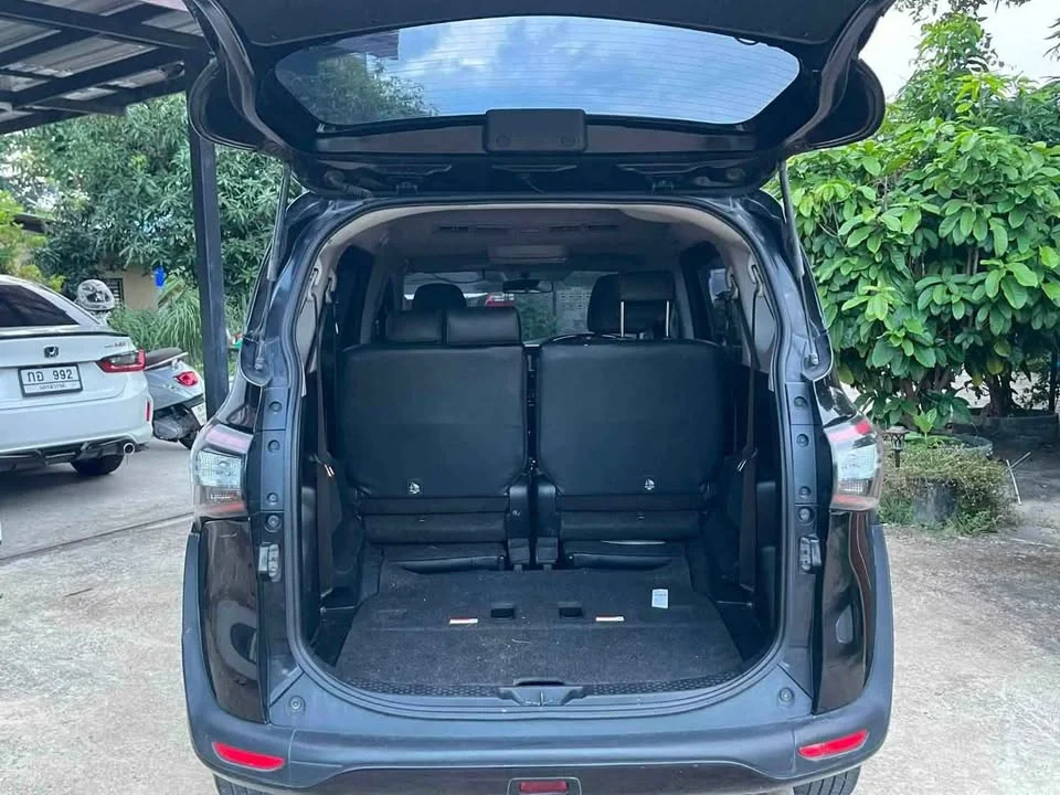 2017 Toyota Sienta II 3