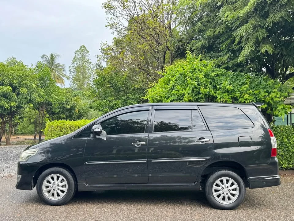 2012 Toyota Innova I 2
