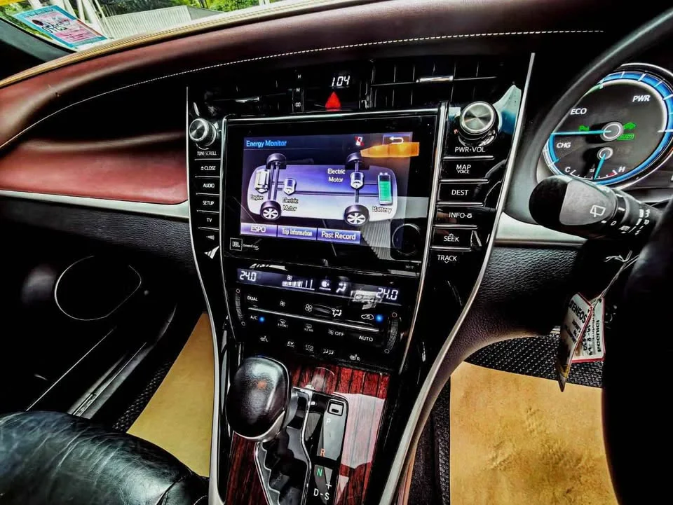 2015 Toyota Harrier III 2