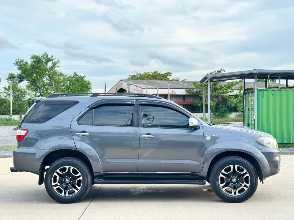 2010 Toyota Fortuner I 3
