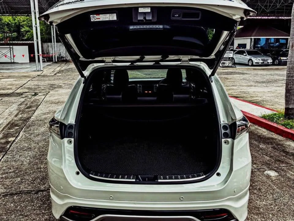 2015 Toyota Harrier III 3