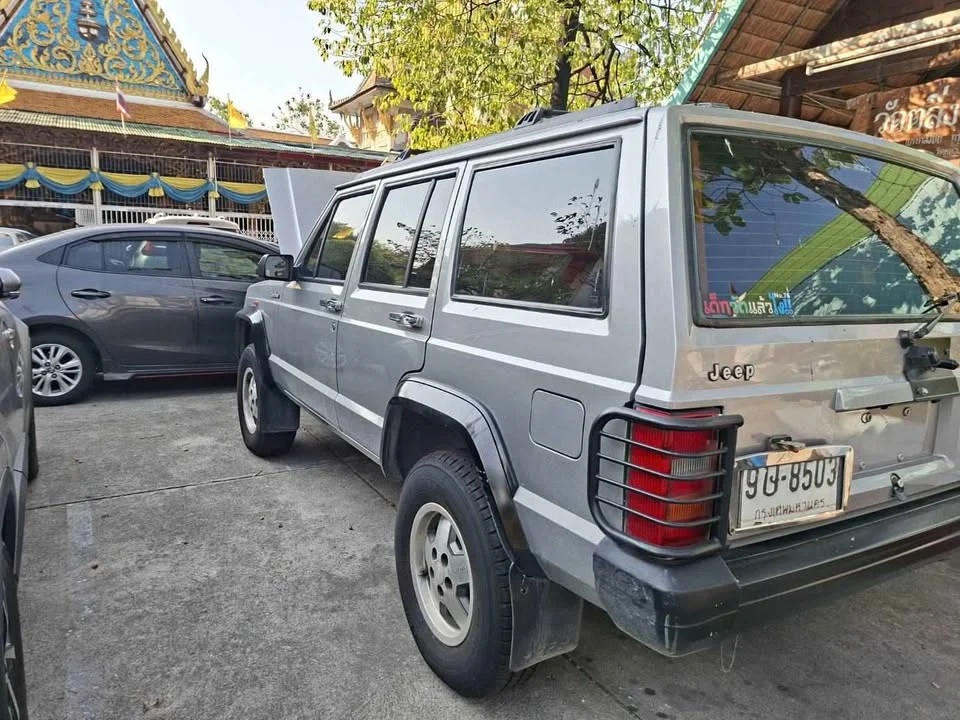 1996 Jeep Cherokee XJ 2