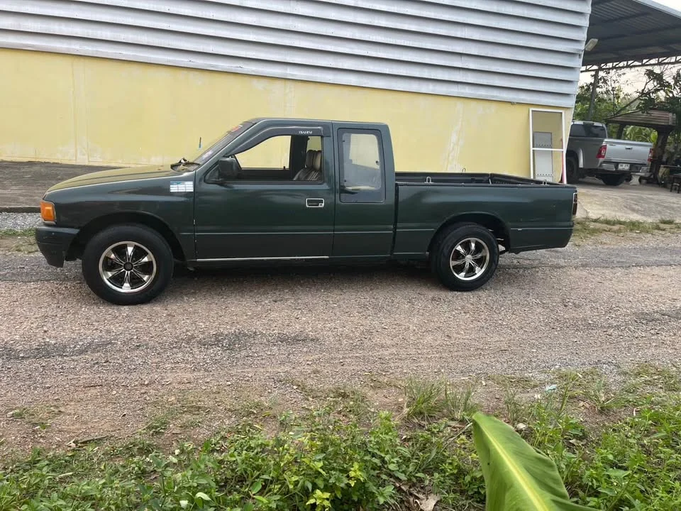 1990 Isuzu TFR III 2