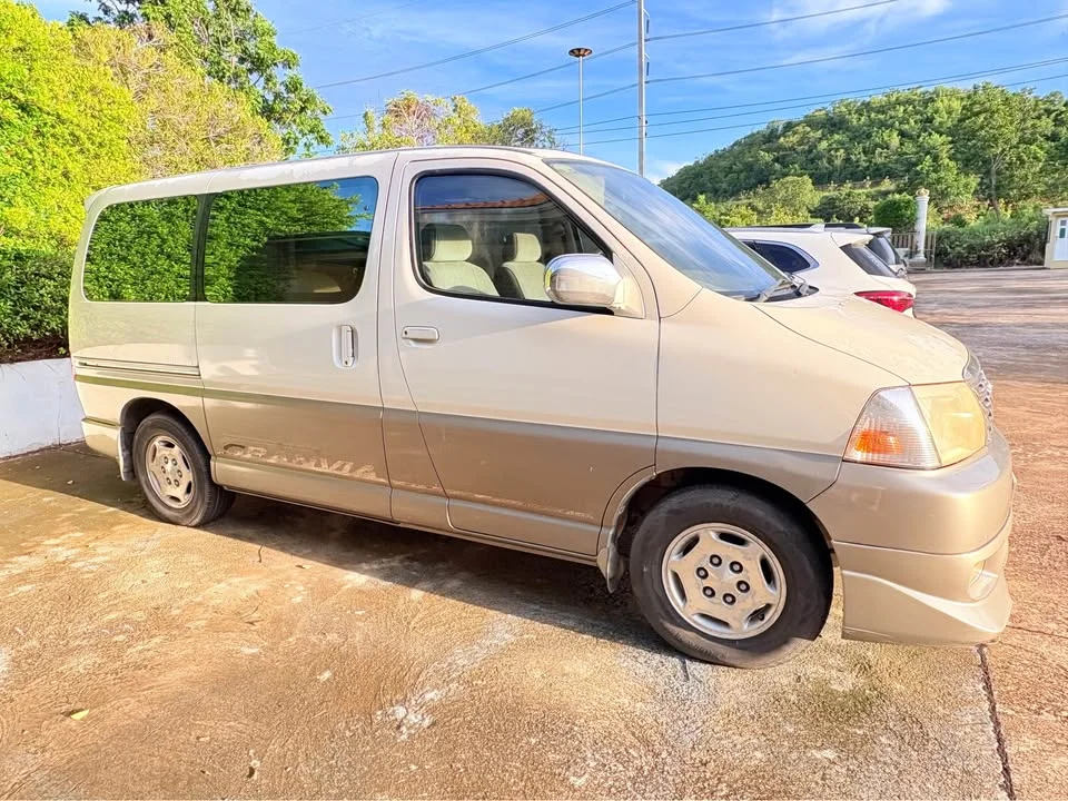 2002 Toyota Granvia H100 3