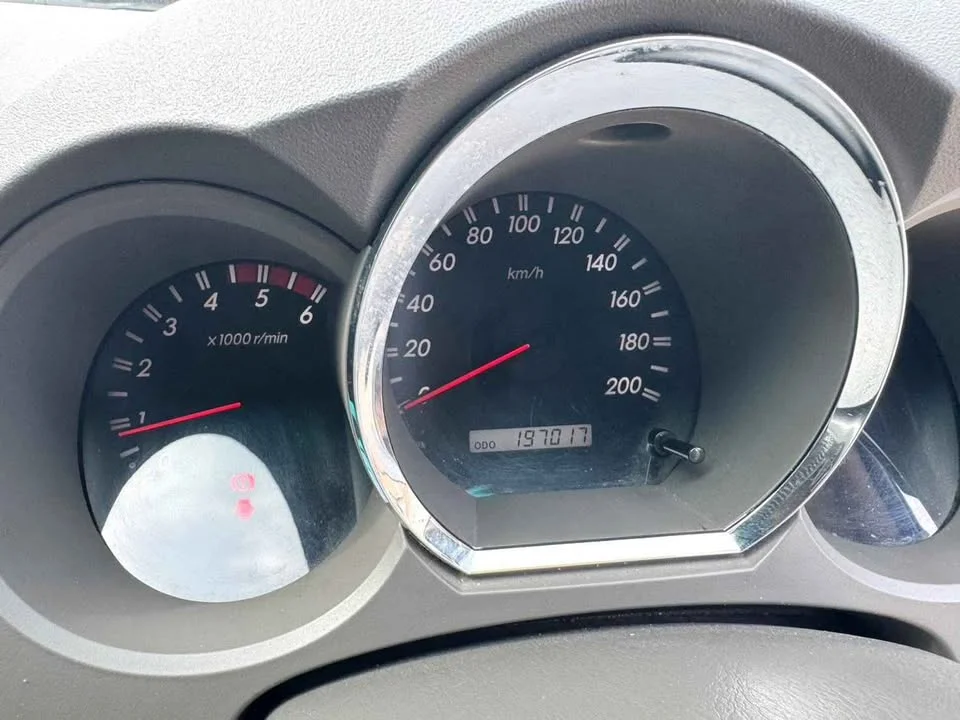 2010 Toyota Fortuner I 3