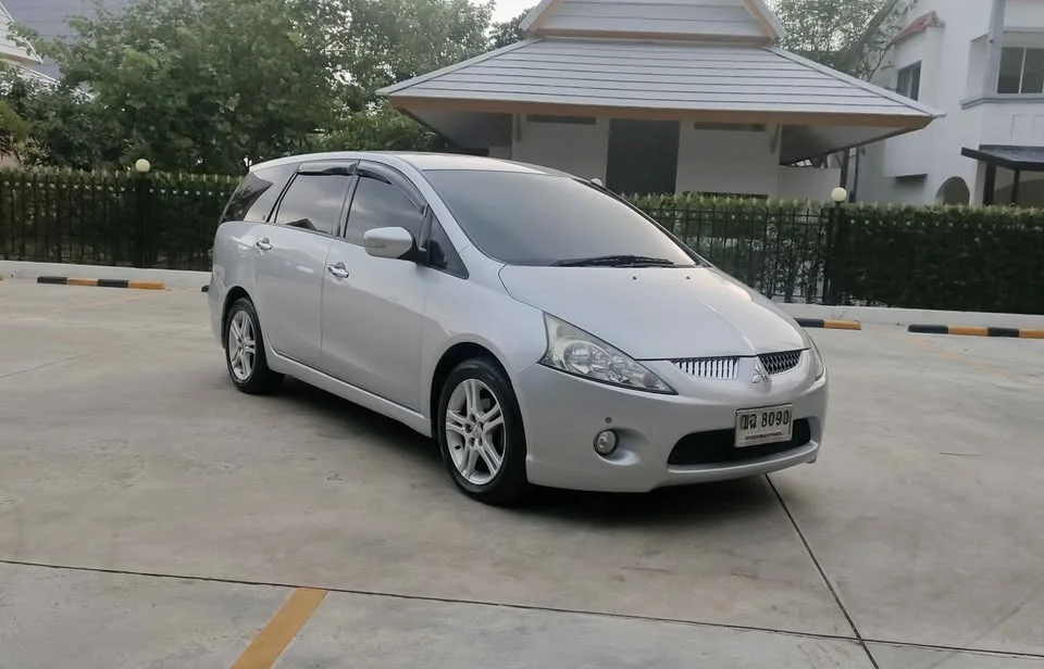 2008 Mitsubishi Space Wagon IV 3