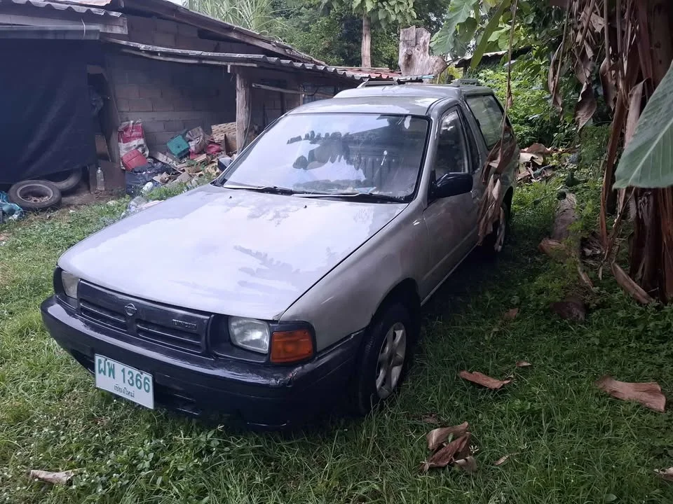 1995 Nissan NV 2