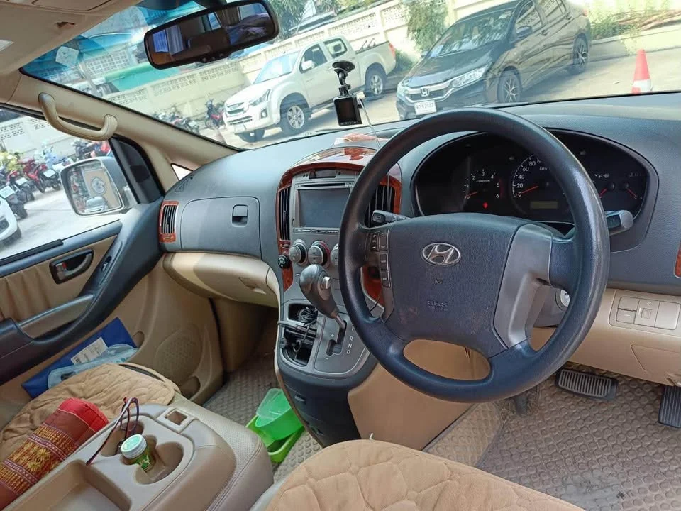2012 Hyundai H-1 II 2