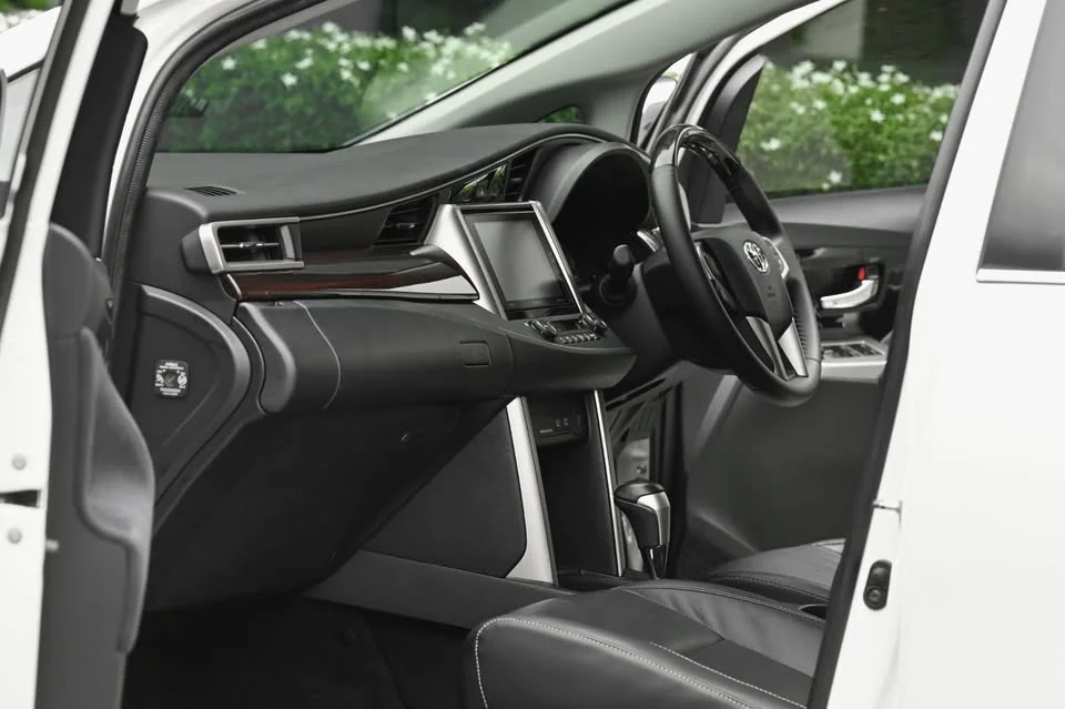 2017 Toyota Innova II 3