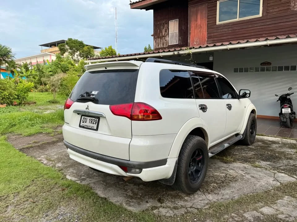 2010 Mitsubishi Pajero Sport II 2