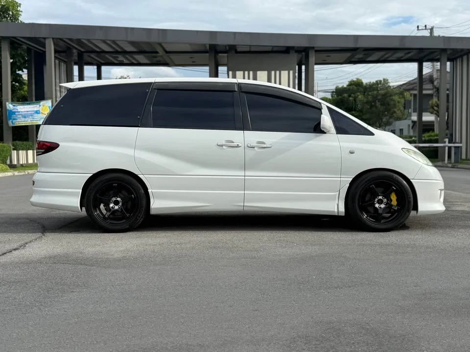 2004 Toyota Estima II 2
