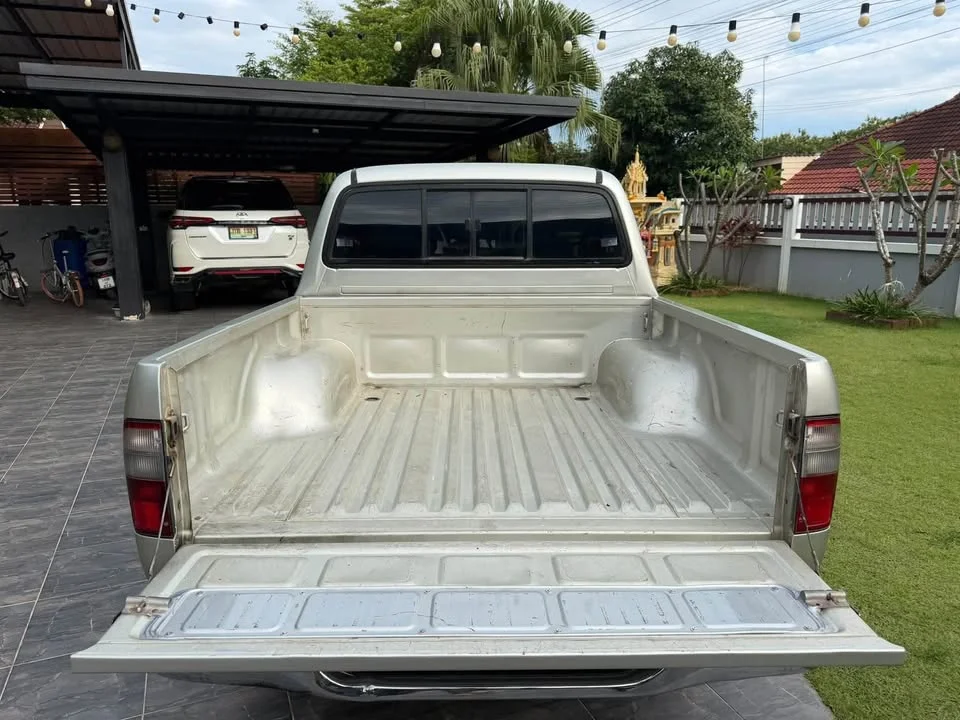 2004 Toyota Hilux Tiger VI 3