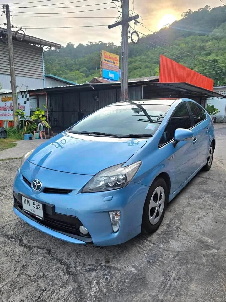 2012 Toyota Prius III 2