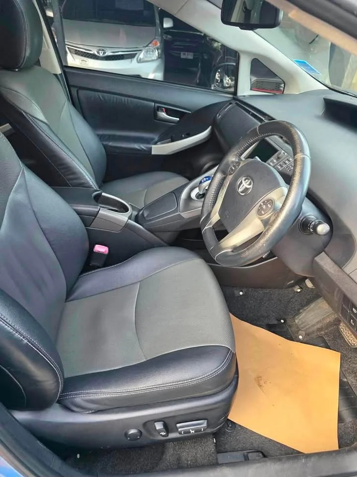 2012 Toyota Prius III 3