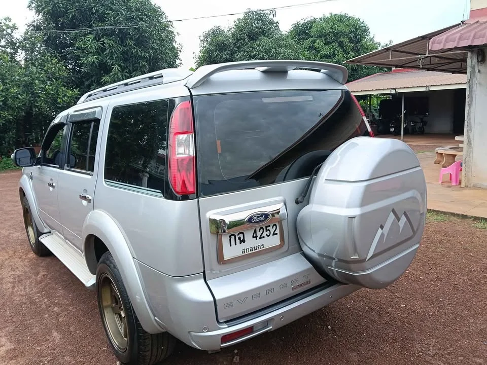 2013 Ford Everest I 3