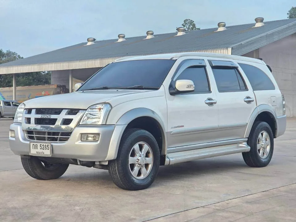 2005 Isuzu MU-7 3