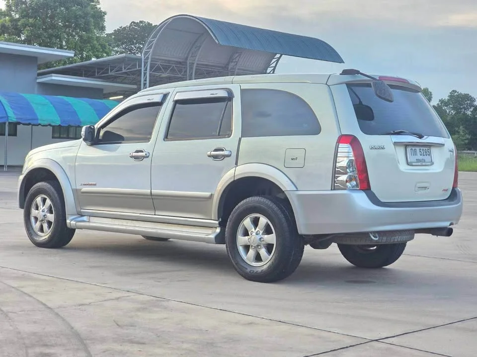 2005 Isuzu MU-7 2