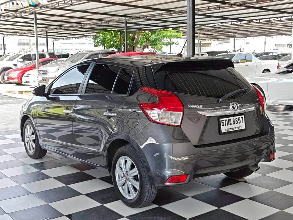 2015 Toyota Yaris III 2