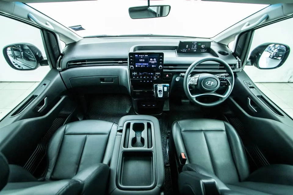 2023 Hyundai Staria US4 3