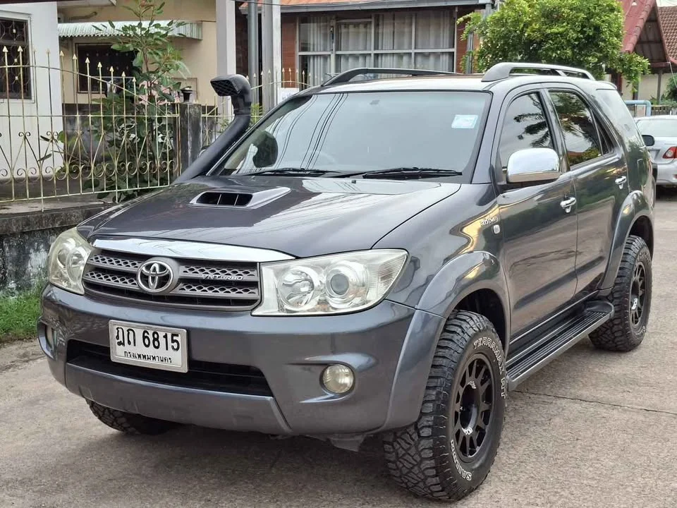 2010 Toyota Fortuner I 2