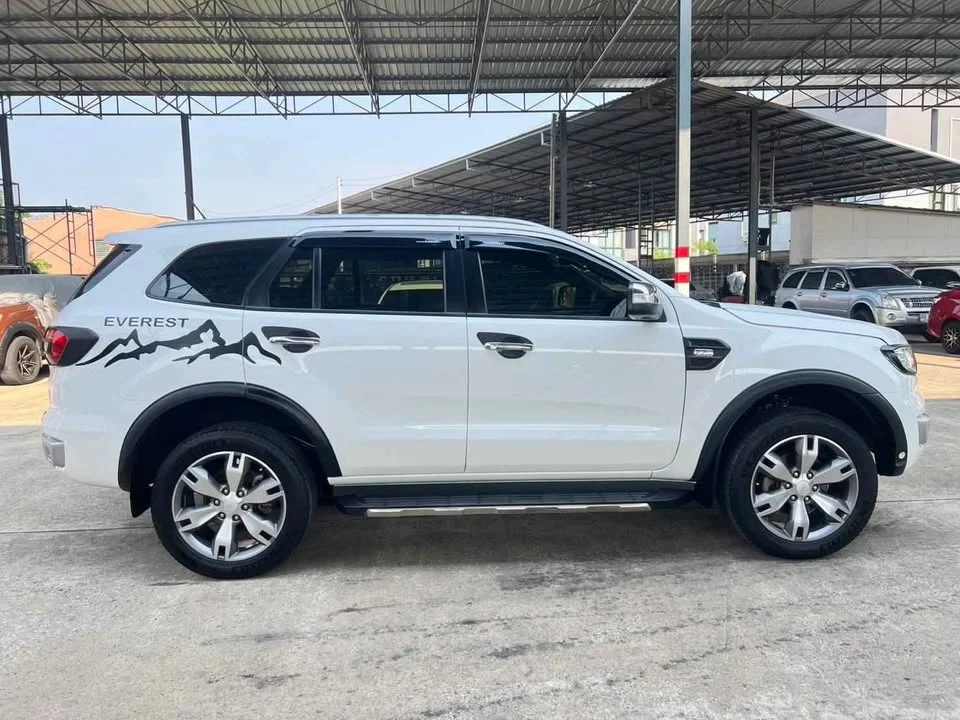 2019 Ford Everest II 3
