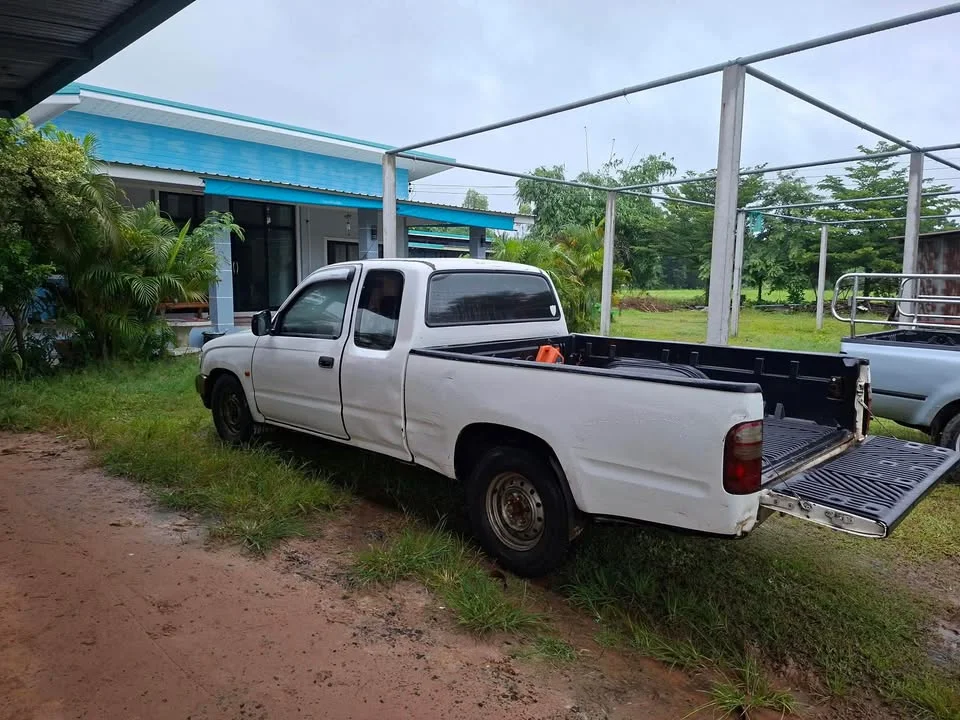 2002 Toyota Hilux Tiger VI 2