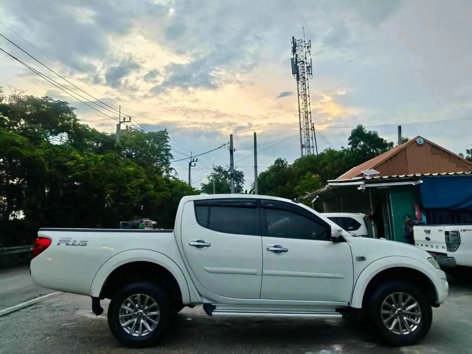 2012 Mitsubishi Triton IV 2