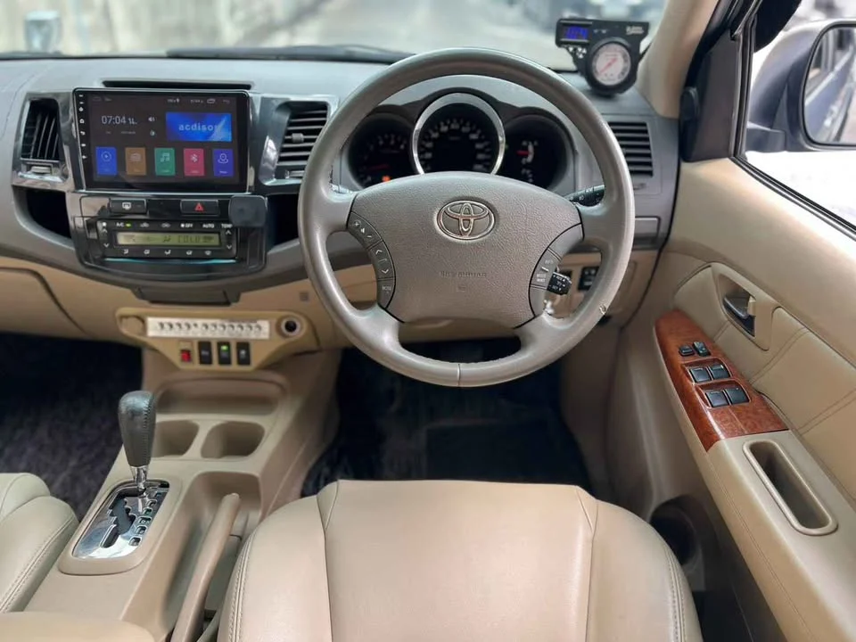 2010 Toyota Fortuner I 2