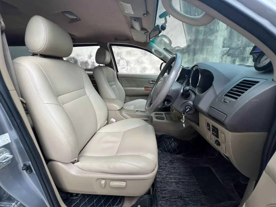 2010 Toyota Fortuner I 3