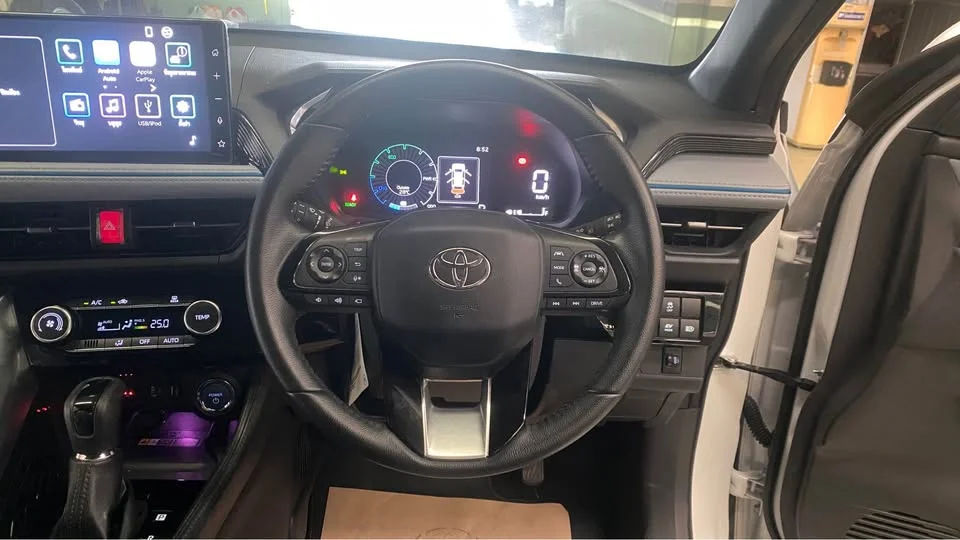 2025 Toyota Yaris Cross AC200 2